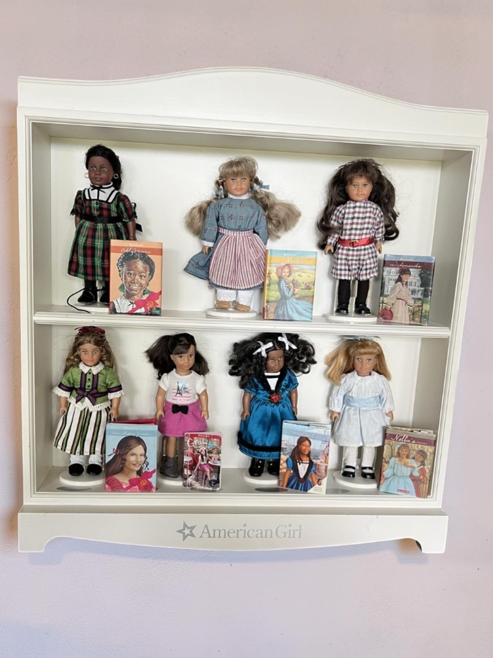 American Girl 25th Anniversary 7 Mini Dolls/books/White wood Display-retired.